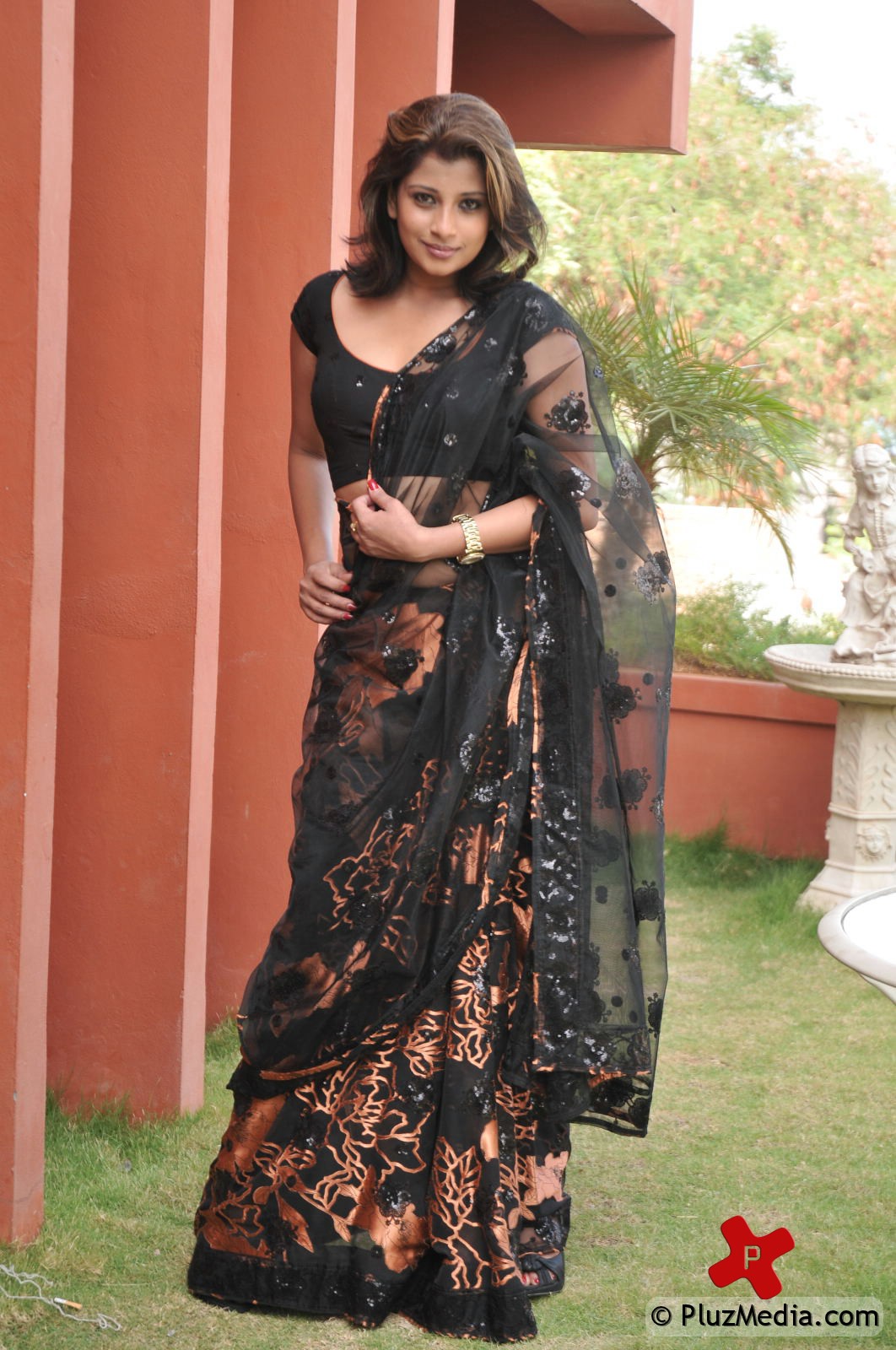 Nadeesha Hemamali Hot in Saree Pictures | Picture 73801